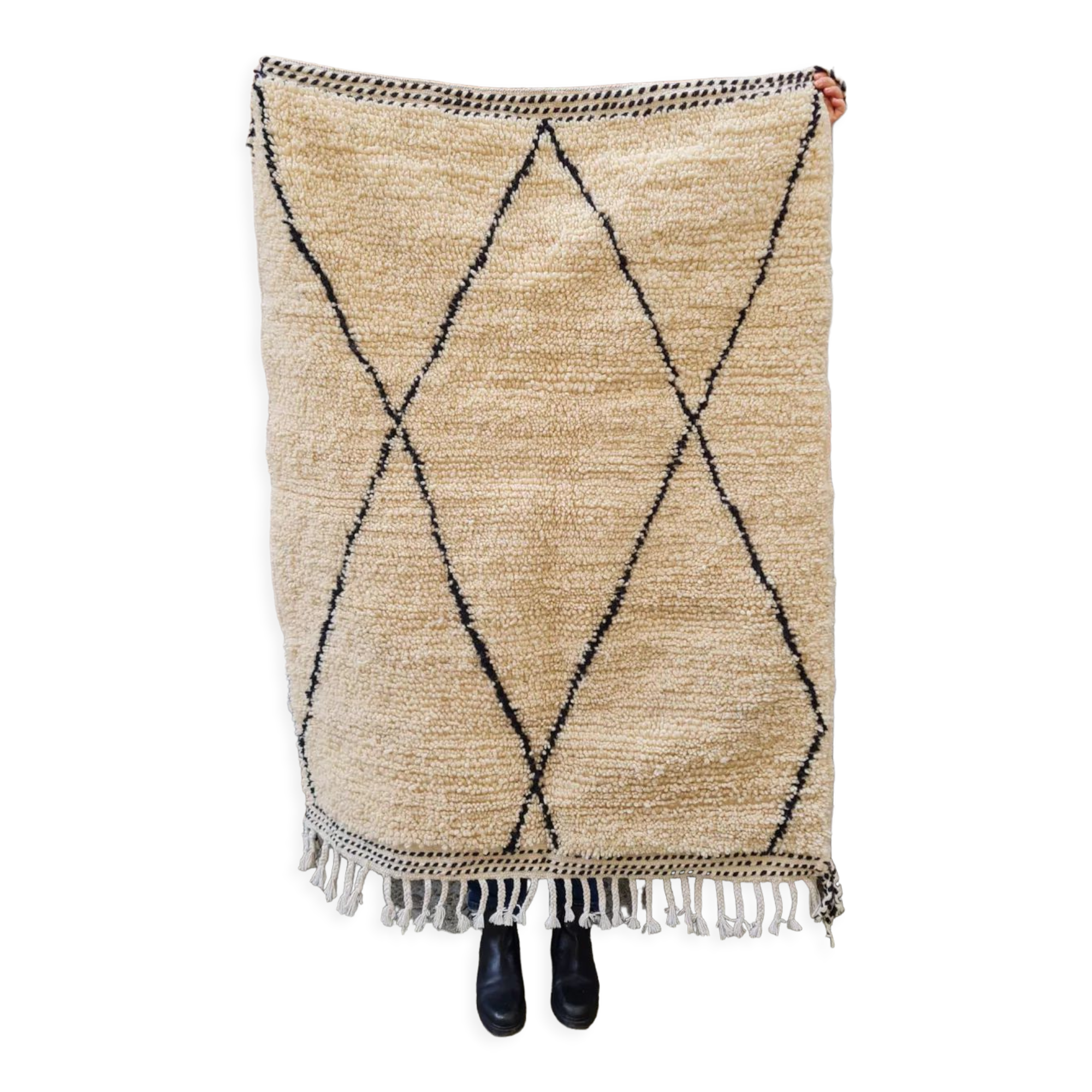 Berber wool carpet with black diamond 110x140cm