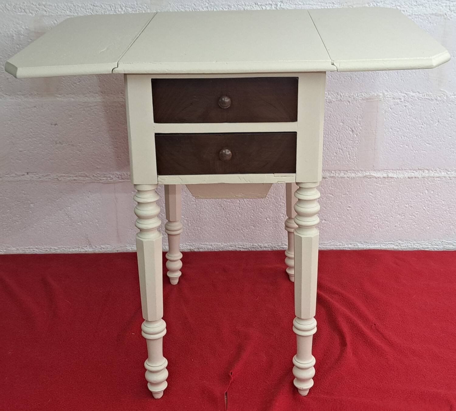 Table/nightstand/console