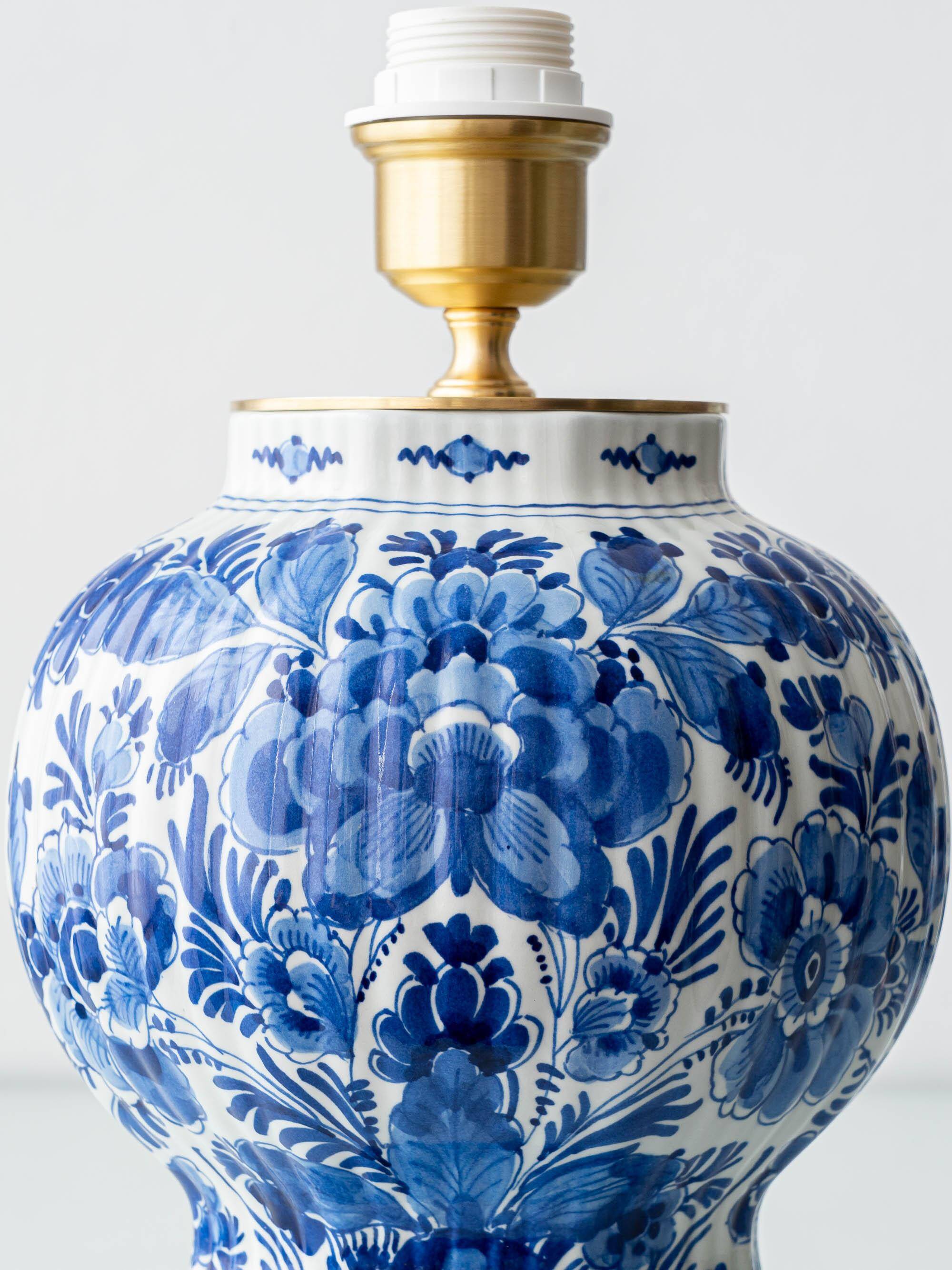 Royal Delft blue ceramic lamp, 1971, new pistachio silk shade.