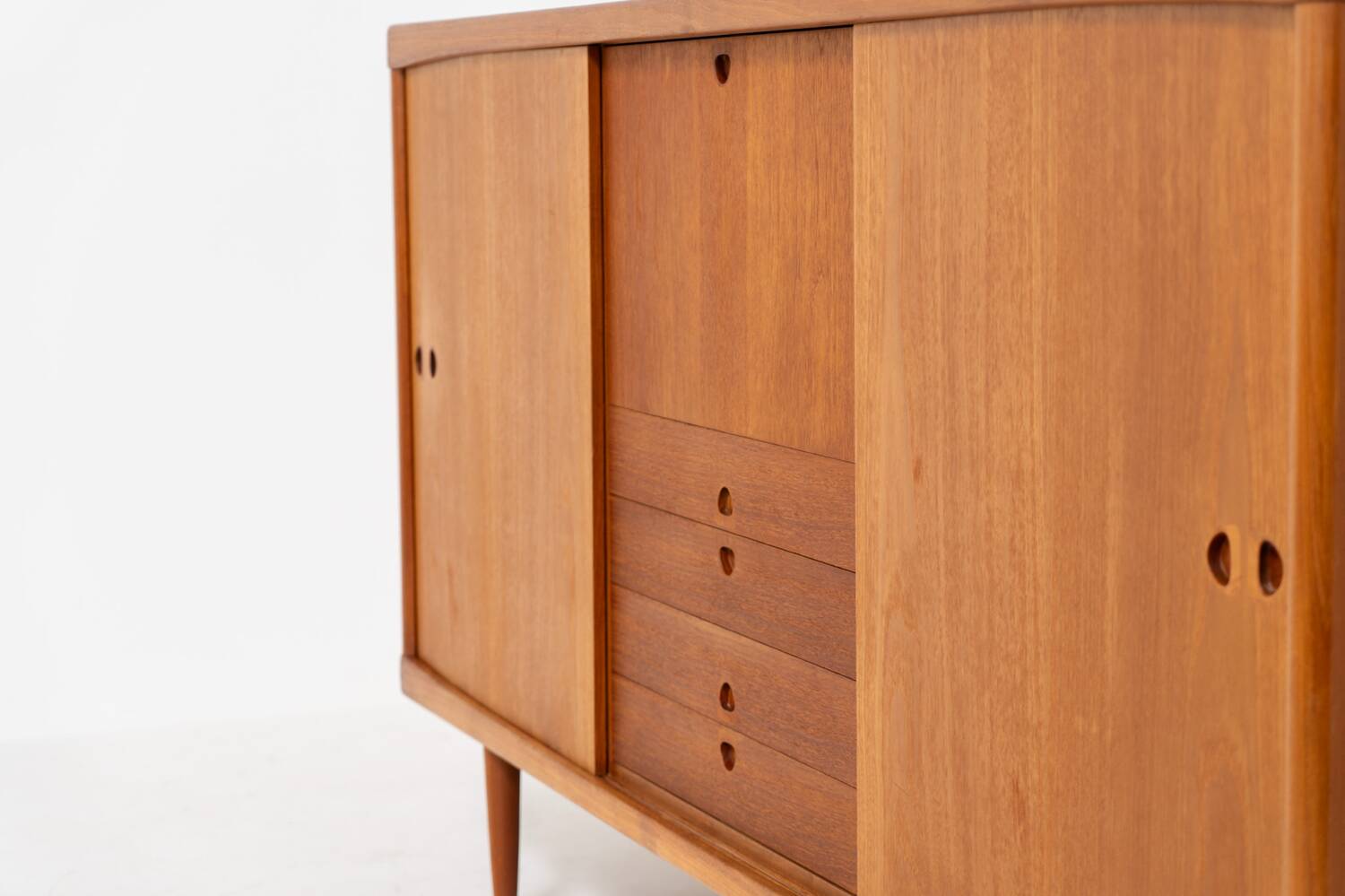 Buffet haut de Henry W. Klein pour Bramin en teck (Danemark, années 1960).