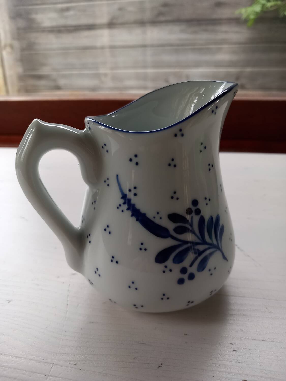 Petit pot à lait en porcelaine de Limoges