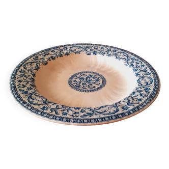 Plat creux de service en faïence de Gien vers 1880