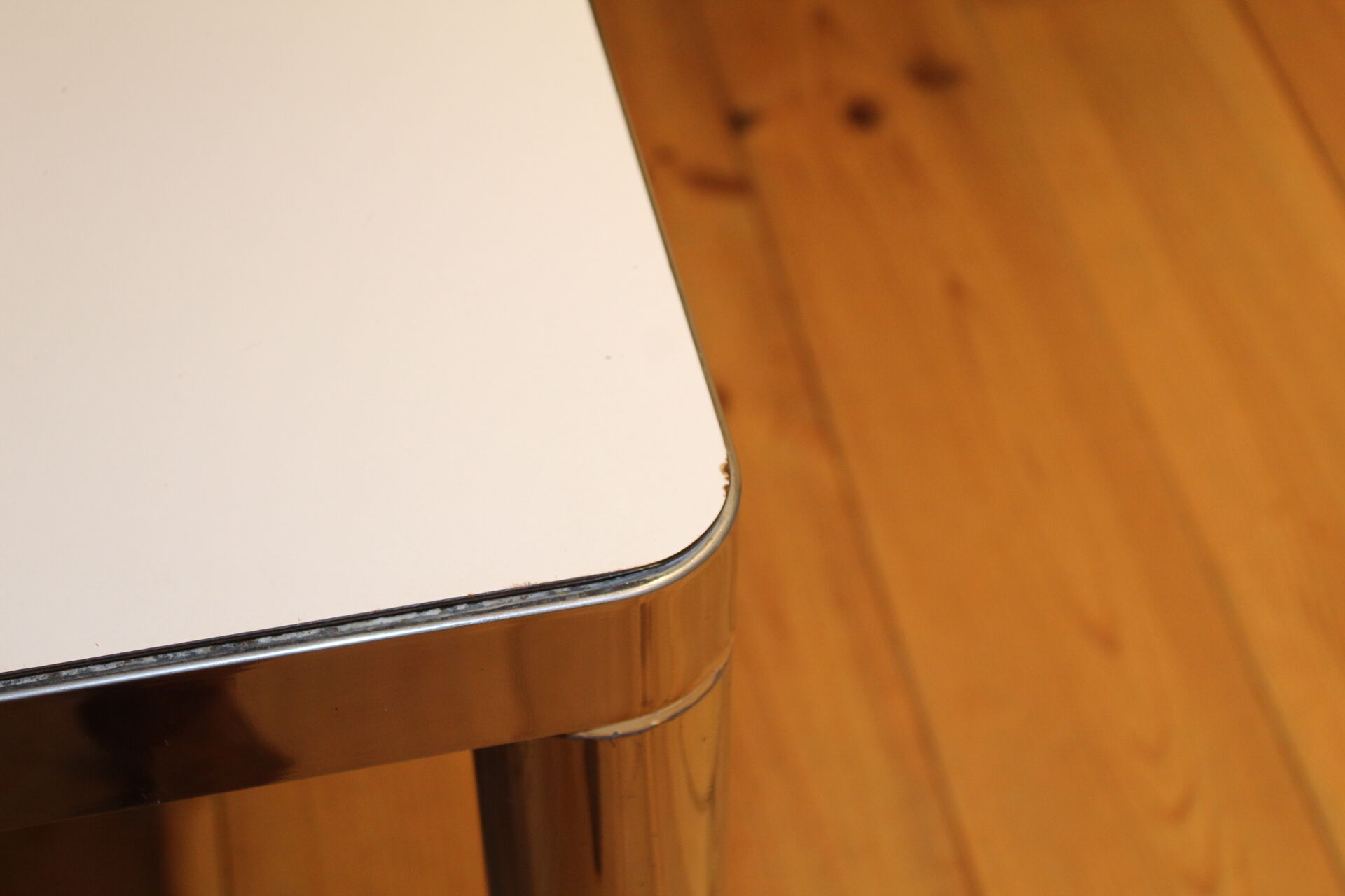 Table from the 70's formica in white and stainless steel