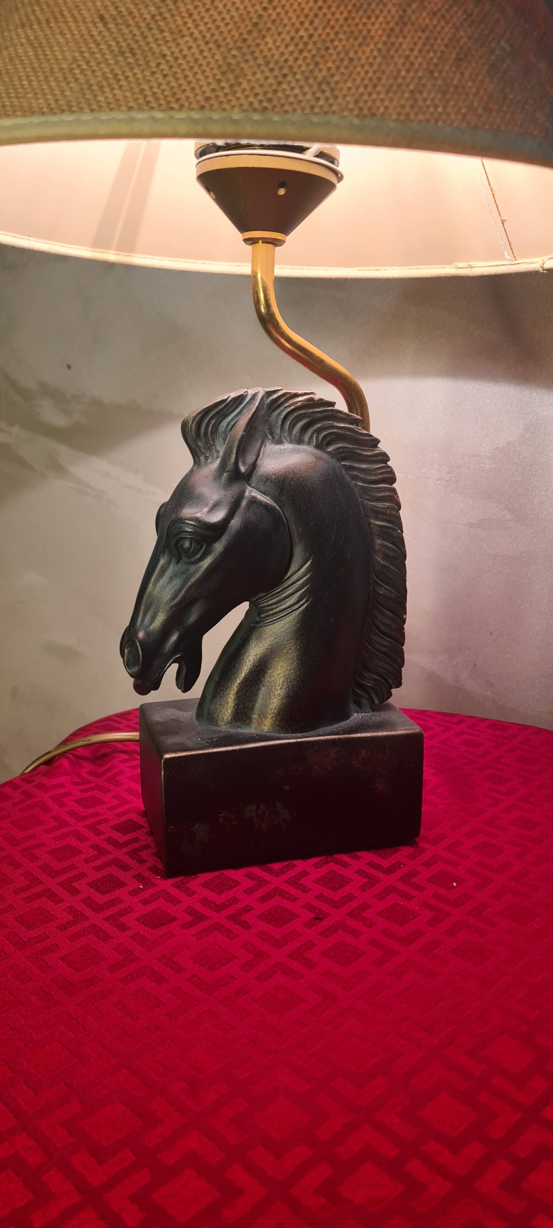 horse head lamp and jute lampshade 44x30 very good condition