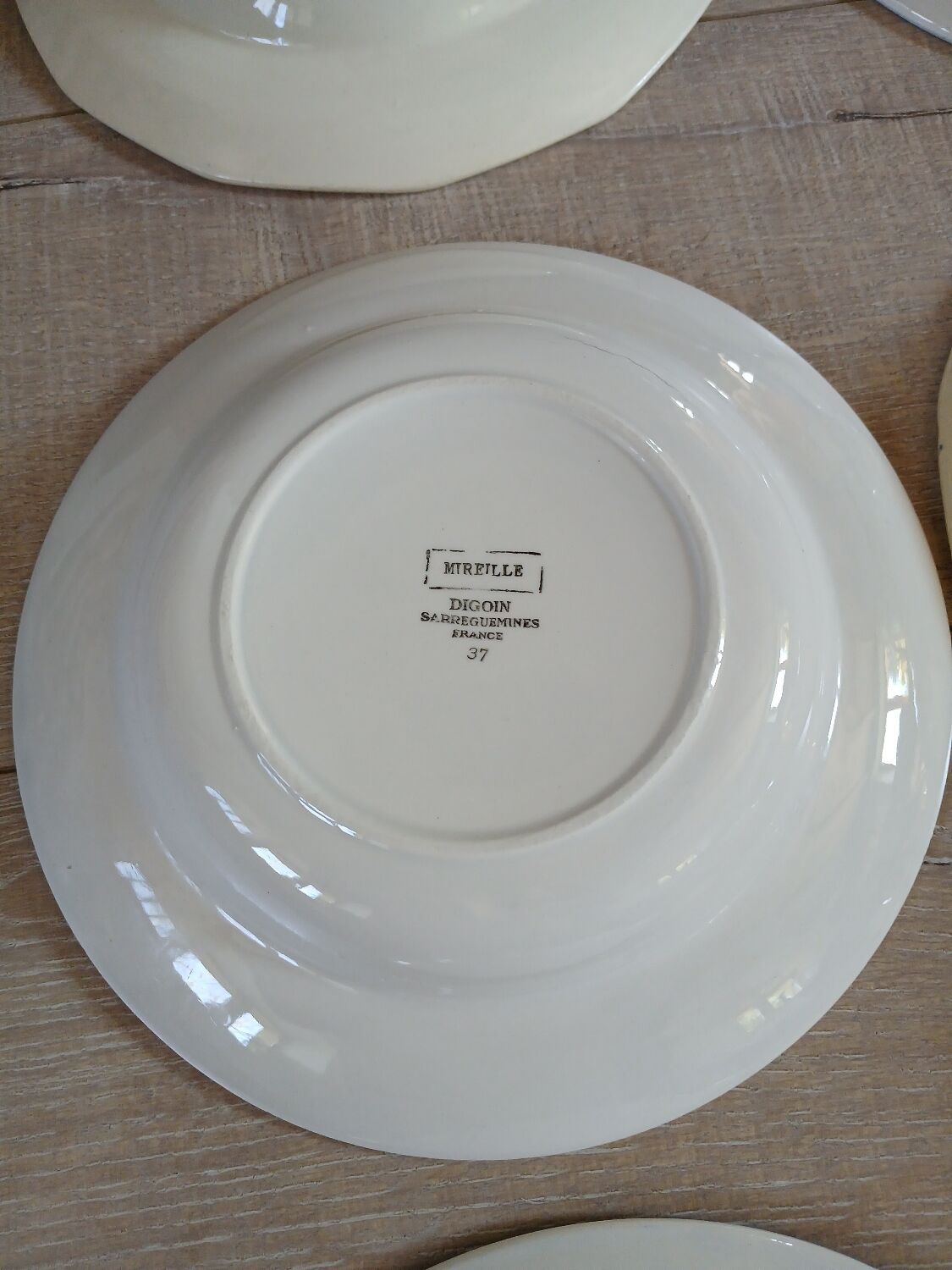 8 assiettes creuses anciennes dépareillées