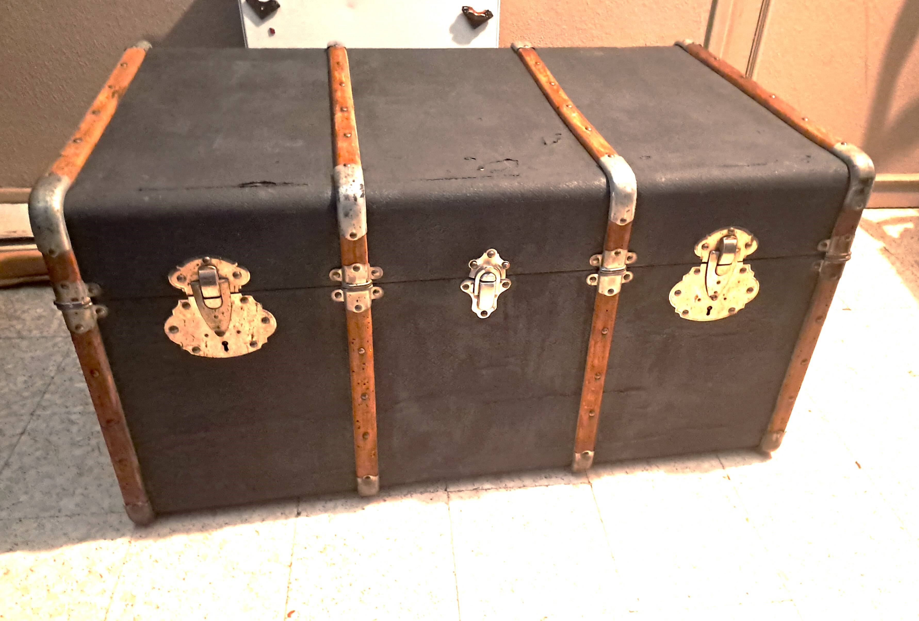 Antique vintage wooden travel trunk dating from the 1880s/1920s