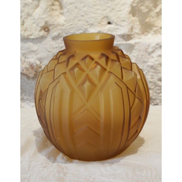 Amber yellow satin-finished moulded glass round vase signed CLA, Art Deco, circa 1930.