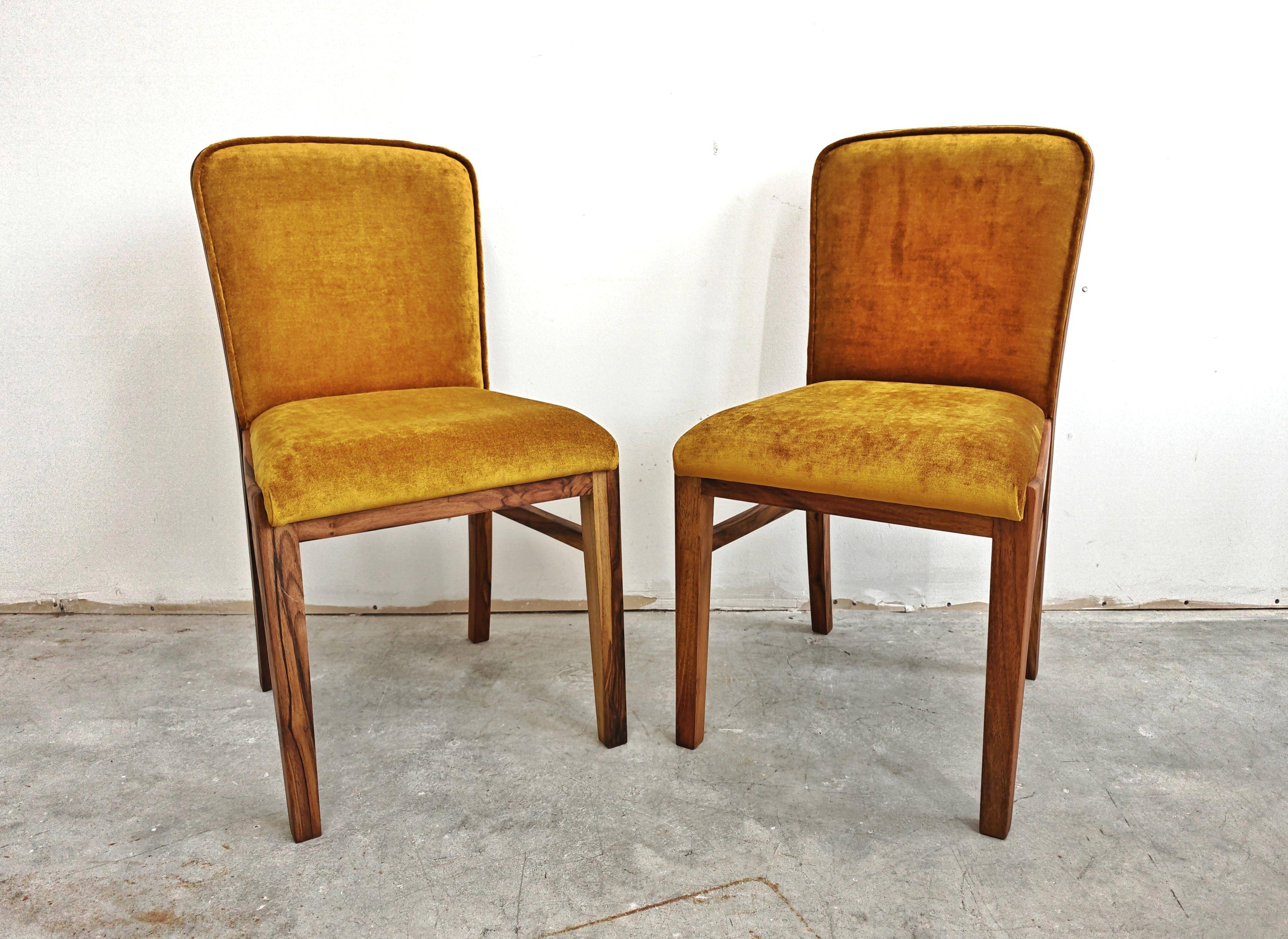 Set de 4 chaises Art Déco en placage de racine de noyer, velours
