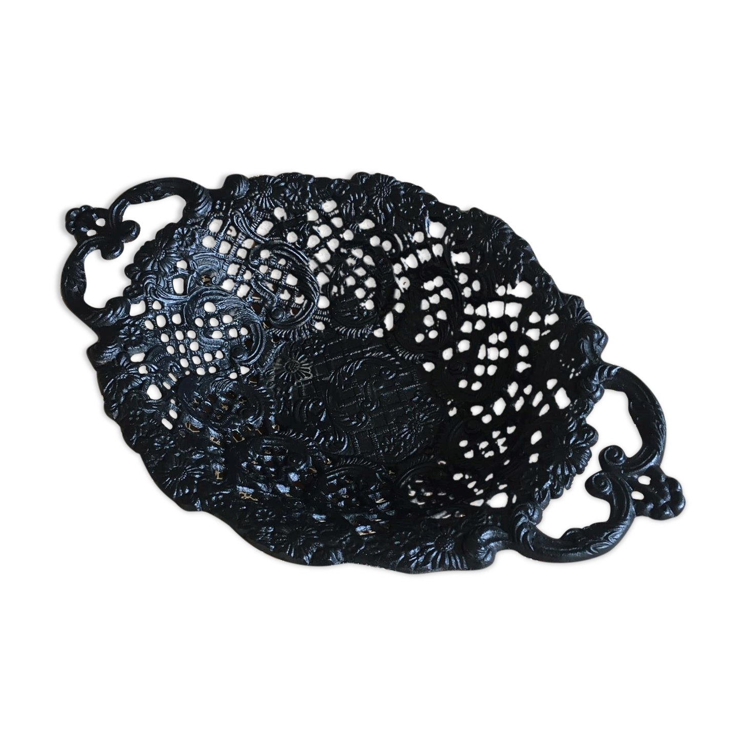 Fruit basket or bread in metal worked lace effect. Black color