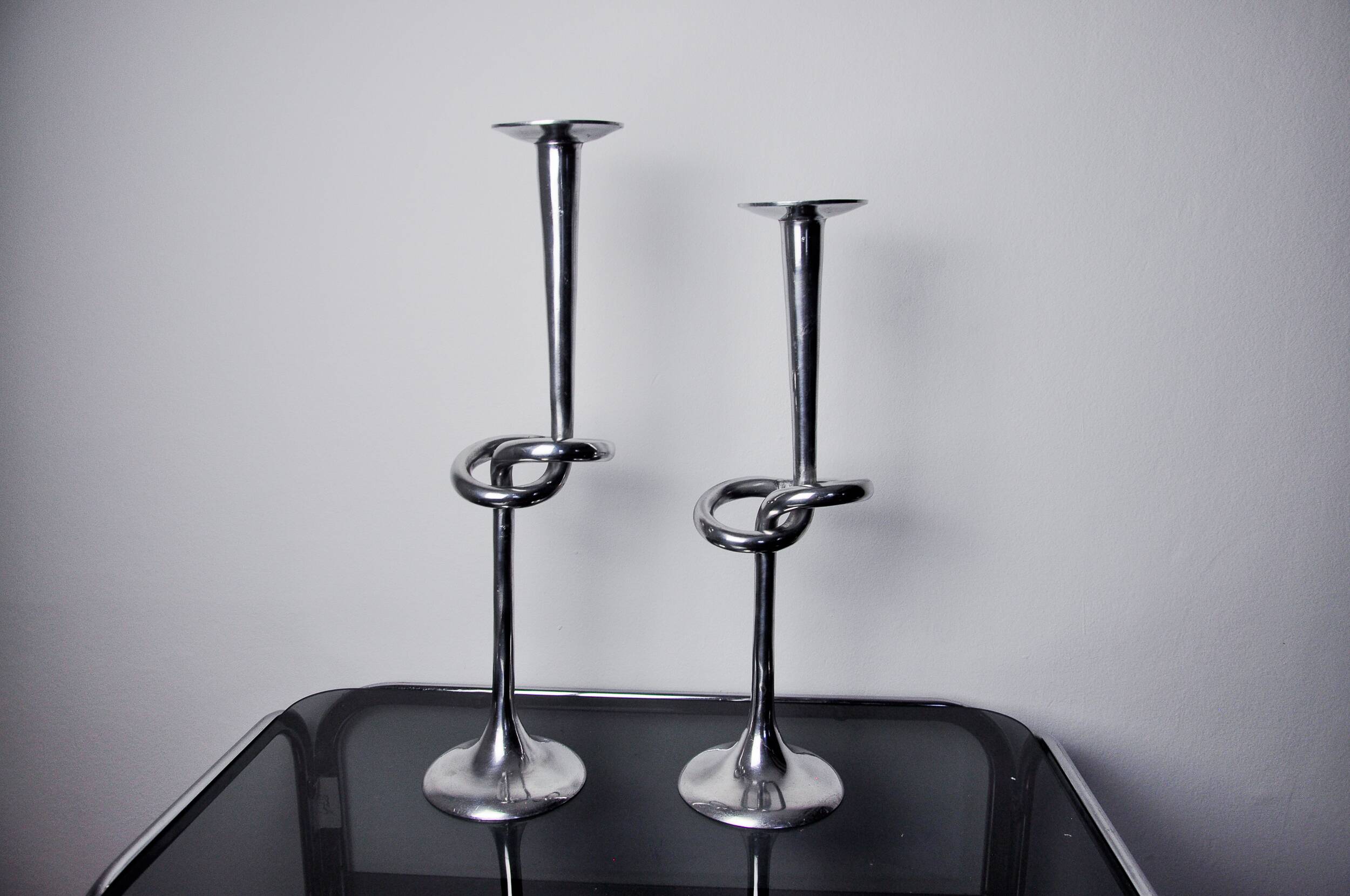 Pair of XL knotted candlesticks in aluminum, Italy, 1980