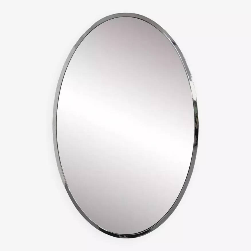 Miroir ovale des années 50 - 60 au contour chromé
