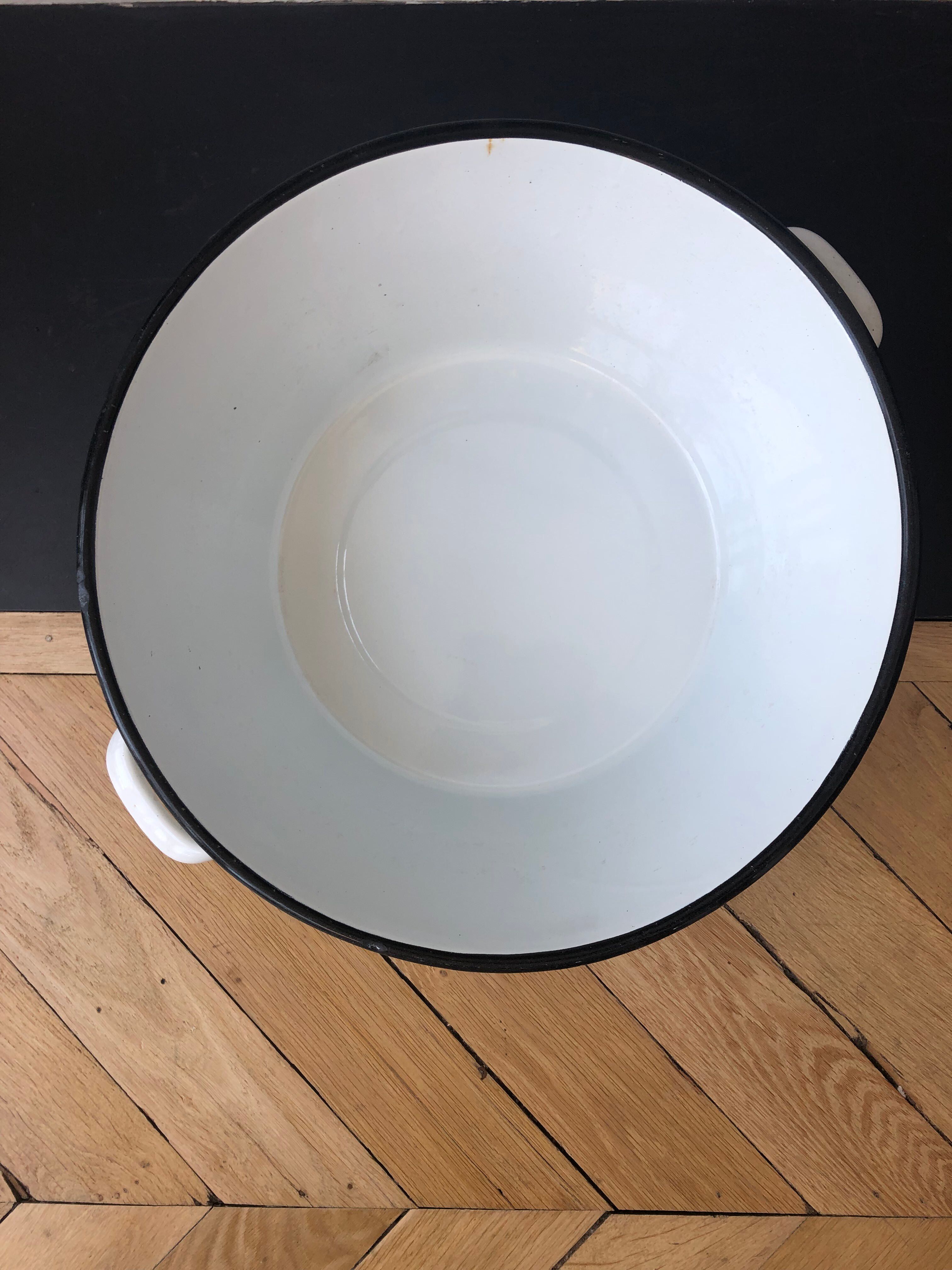 Old enamelsheet basin