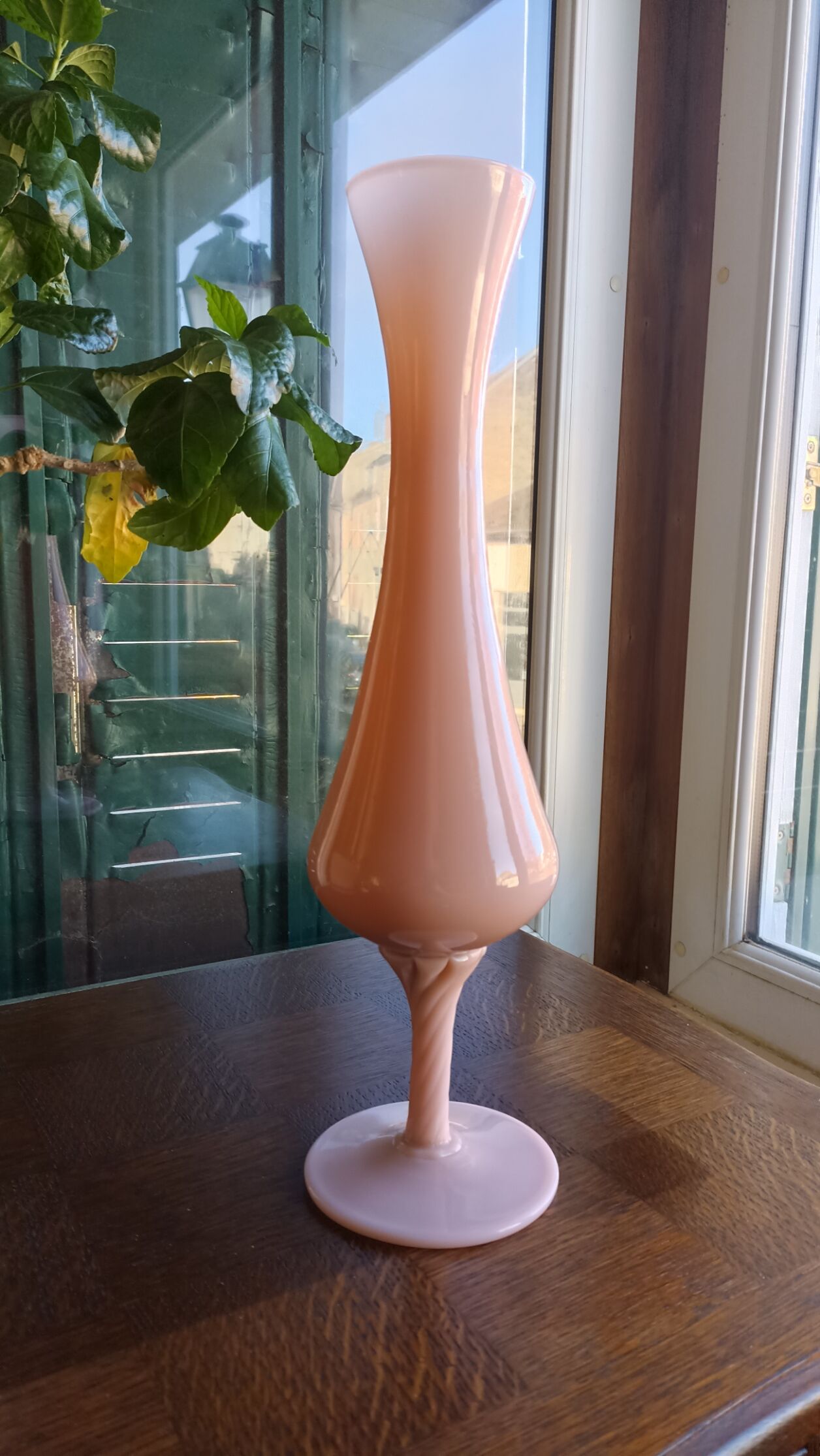 44 cm opaline vase - Pink "nymph's thigh" - 70s