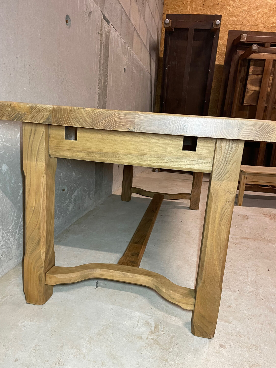 Large dining table in elm - chic country style