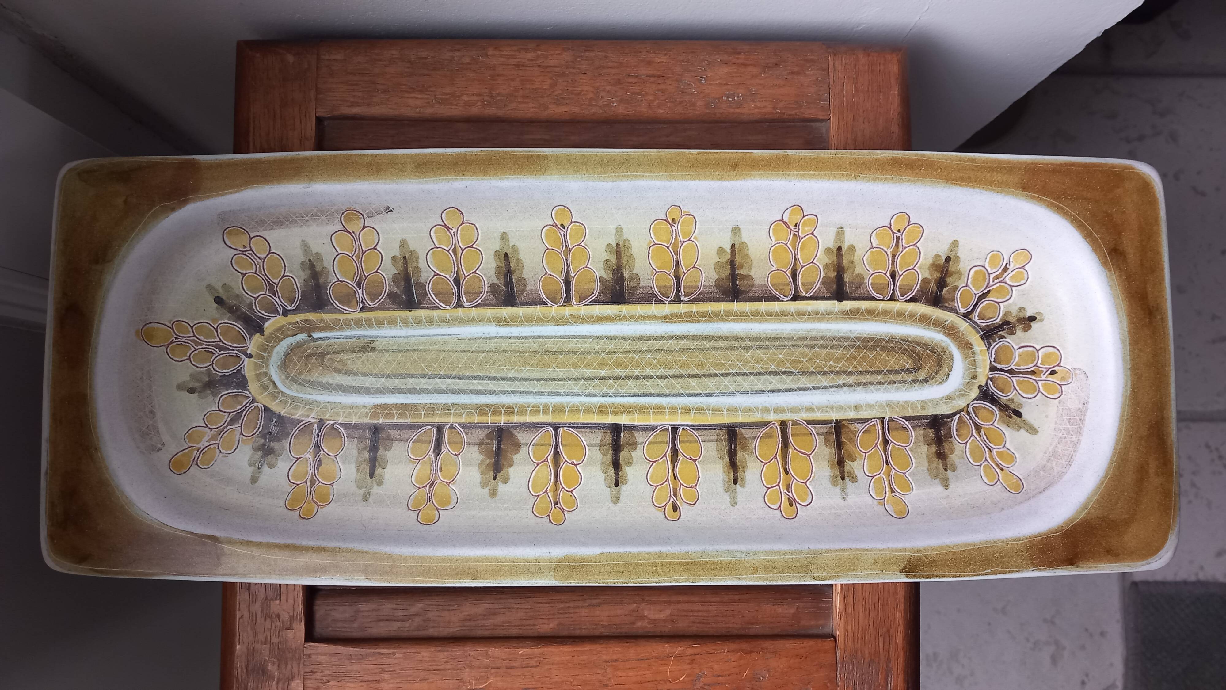 Dish signed Guillot France in ceramic