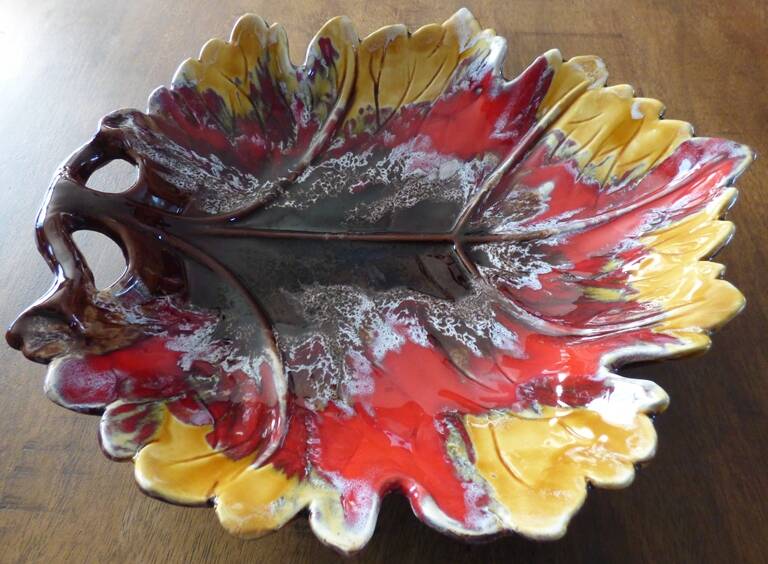 Valauris brand leaf-shaped fruit bowl tray