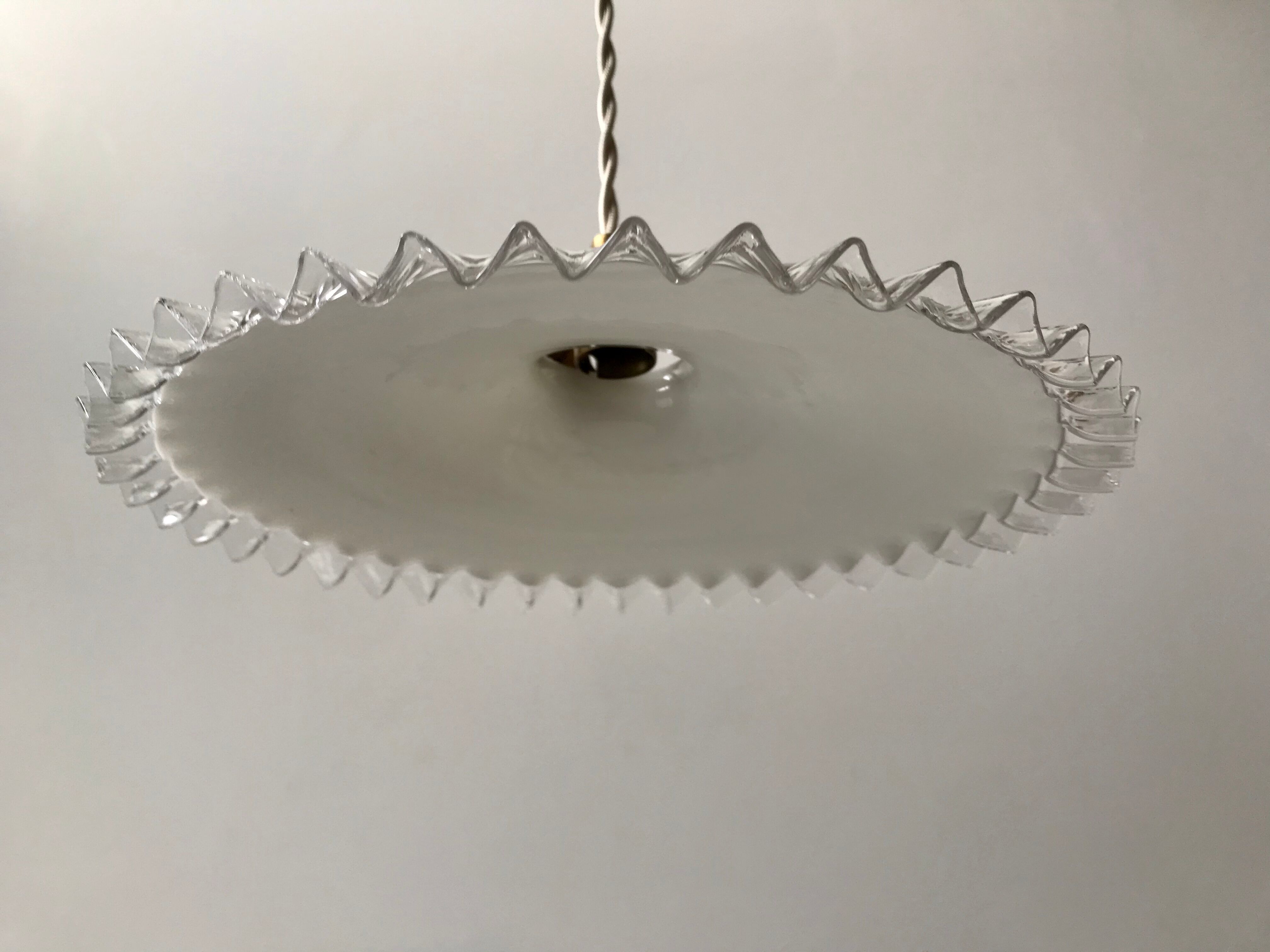 Suspension in serrated opaline 50s