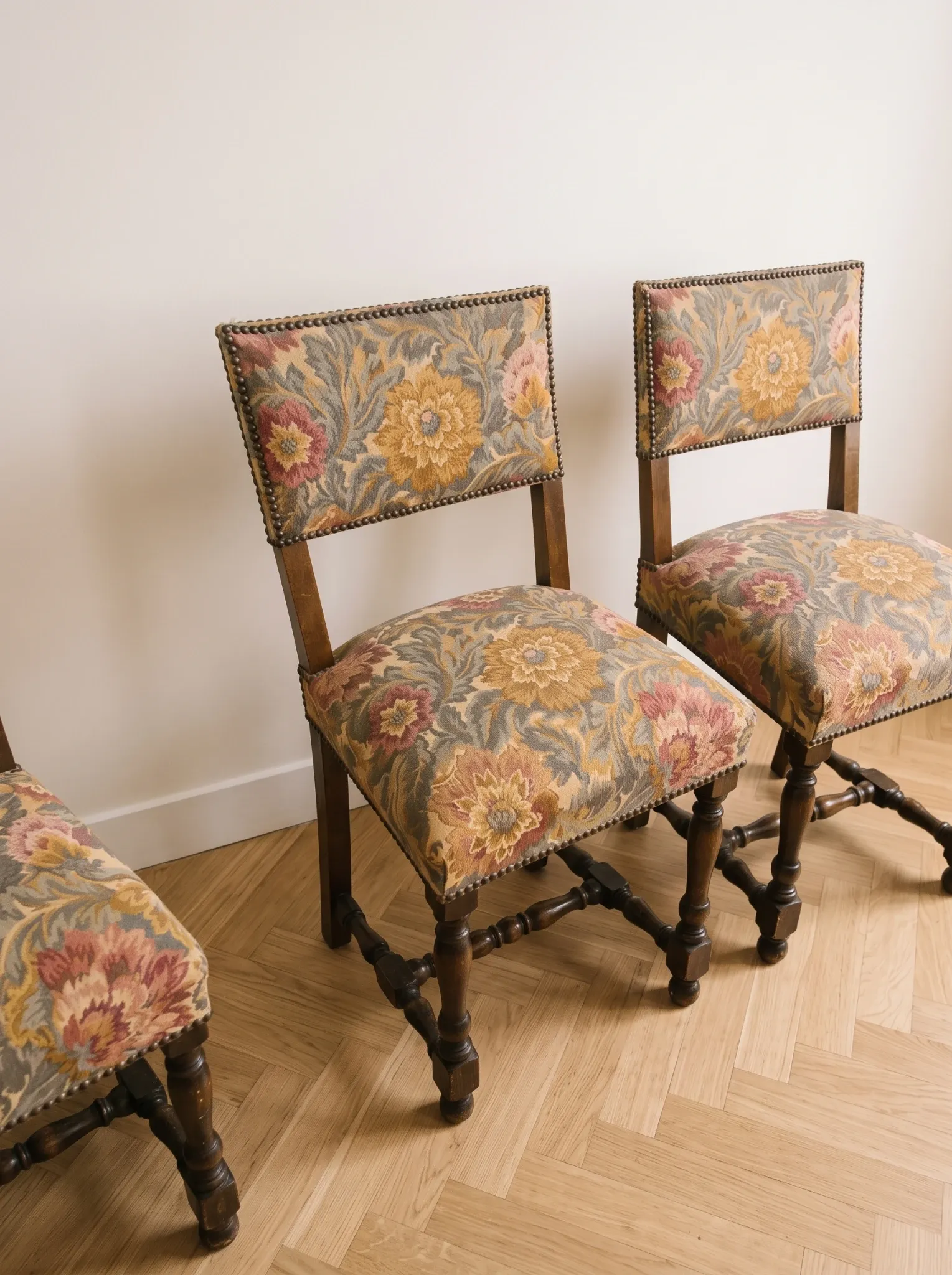 Lot de 8 chaises vintage tapissées de style traditionnel