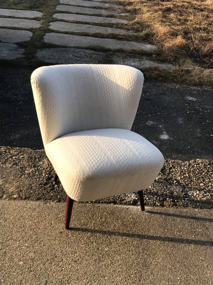 White club armchair in solid beech, Mid-Century style, Hungary, 1950s.