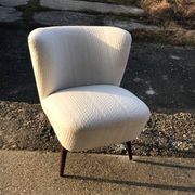White club armchair in solid beech, Mid-Century style, Hungary, 1950s.