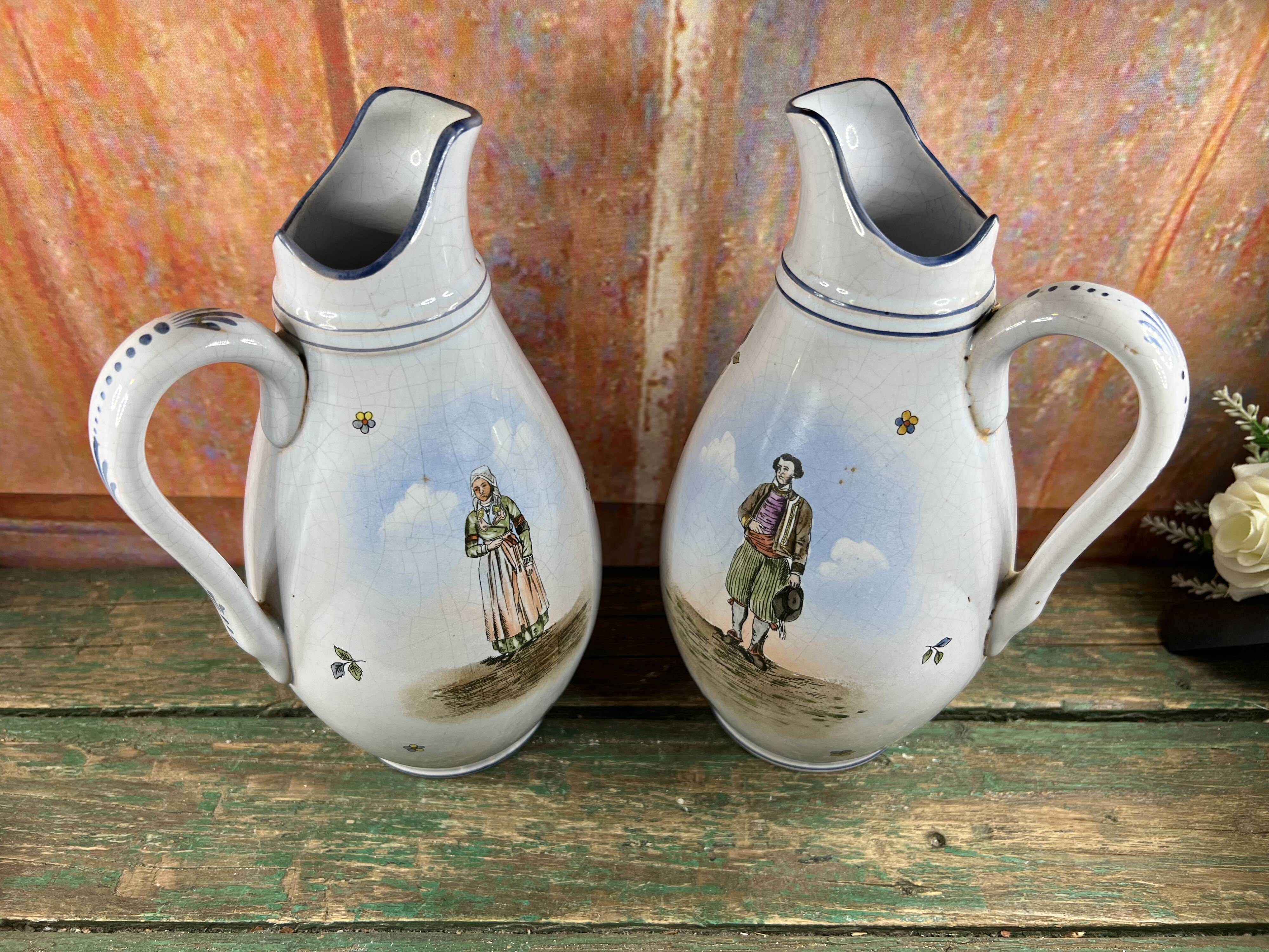 Pair of Fives Lille pouring pitcher
