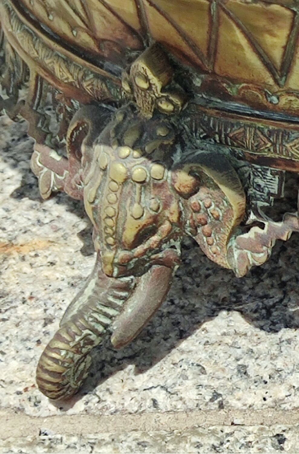 Ancienne jardinière en cuivre décor hindou