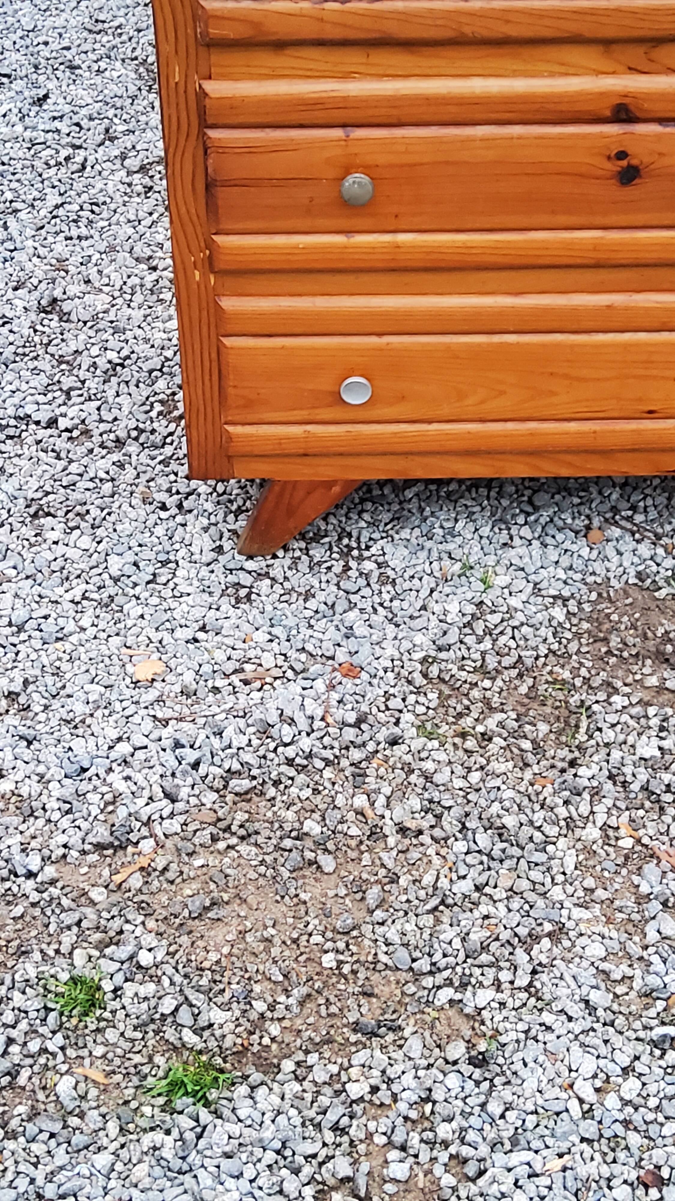 Vintage chest of drawers from the 50s with compass feet and 3 drawers