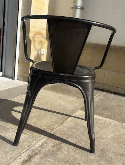 Lot of 6 chairs and two black Tolix armchairs in excellent condition.