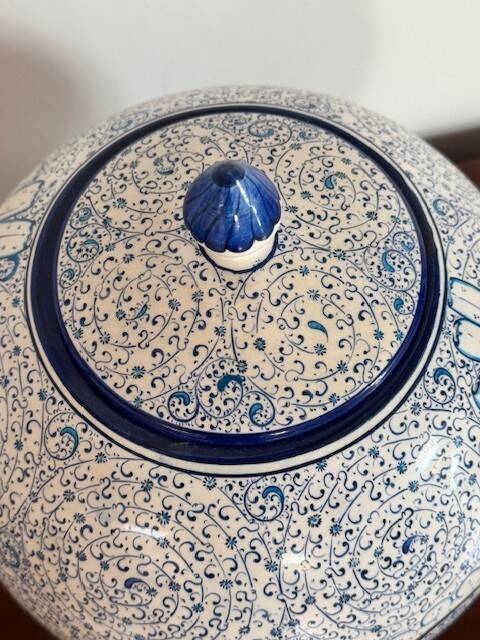 Hand painted ceramic vase Kutahya Türkiye