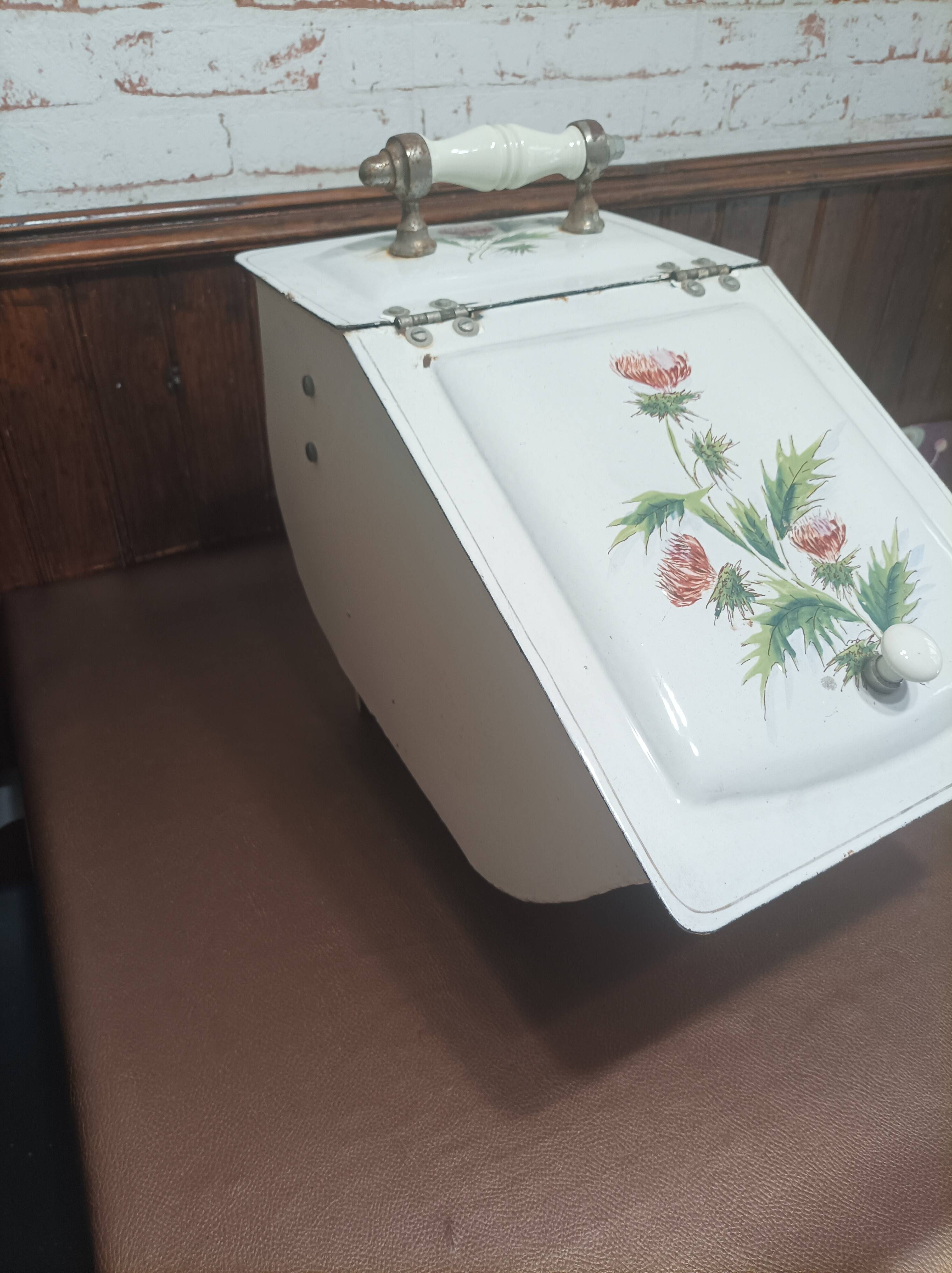 Charbonnière 1900 tôle emaillée décor fleurs