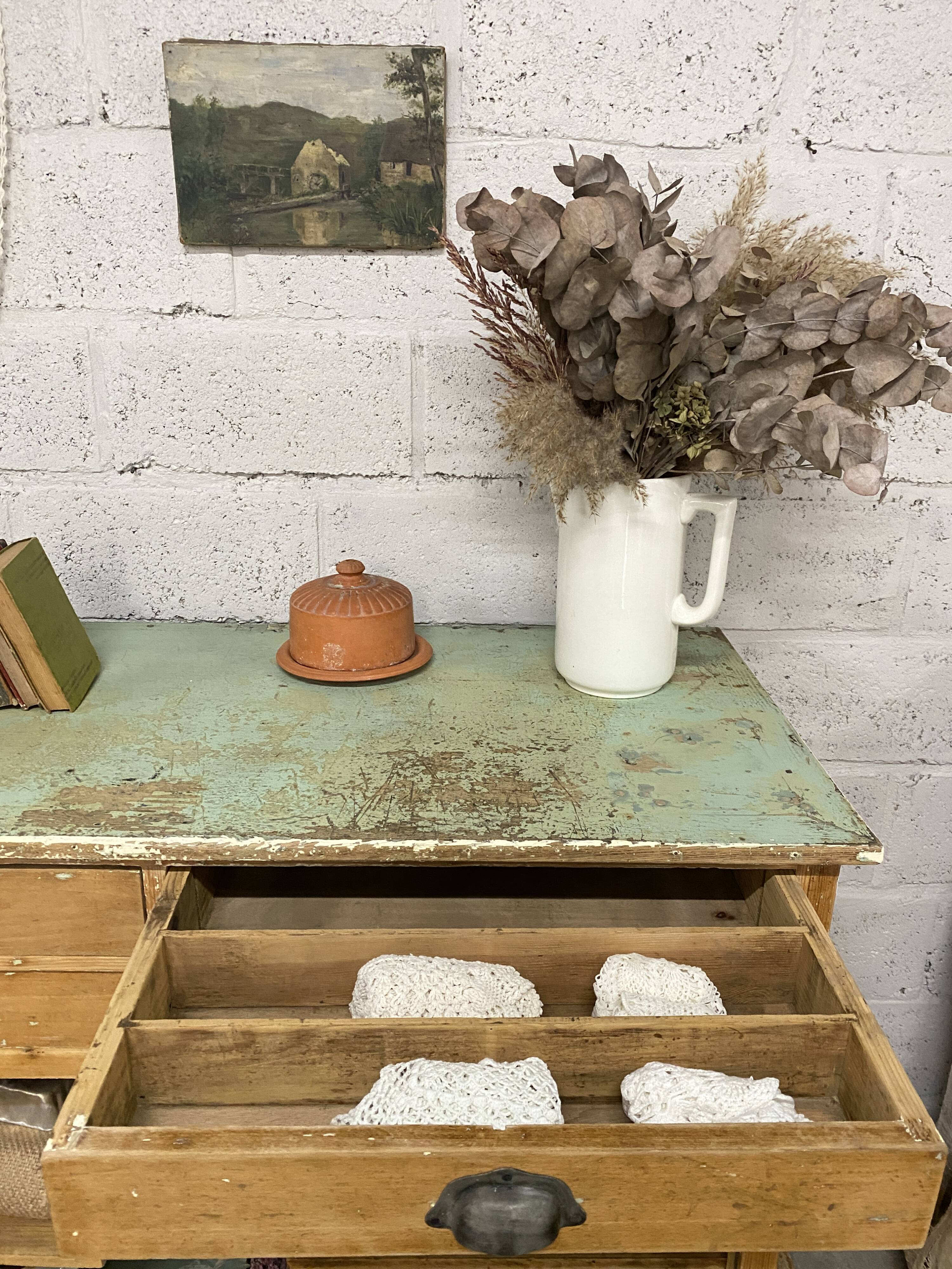 Buffet, meuble de métier à portes coulissantes