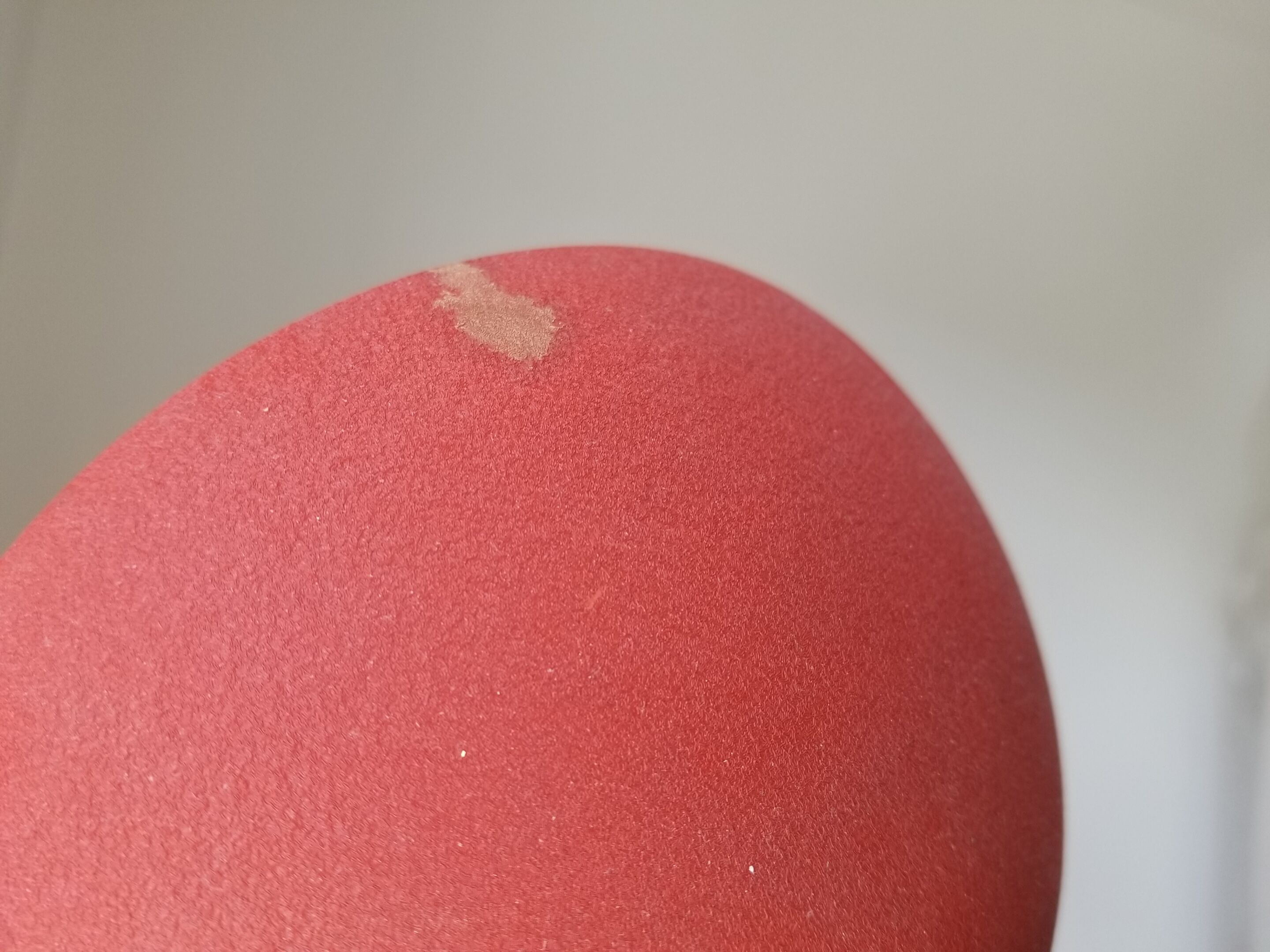 Vintage laying lamp in brass and grainy red aluminum - 50s