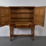 Meuble bar espagnol en chêne sculpté