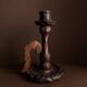 Bougeoir en bois sculpté brutaliste, marron foncé avec des reflets plus clairs, fabriqué en Italie, années 1940.