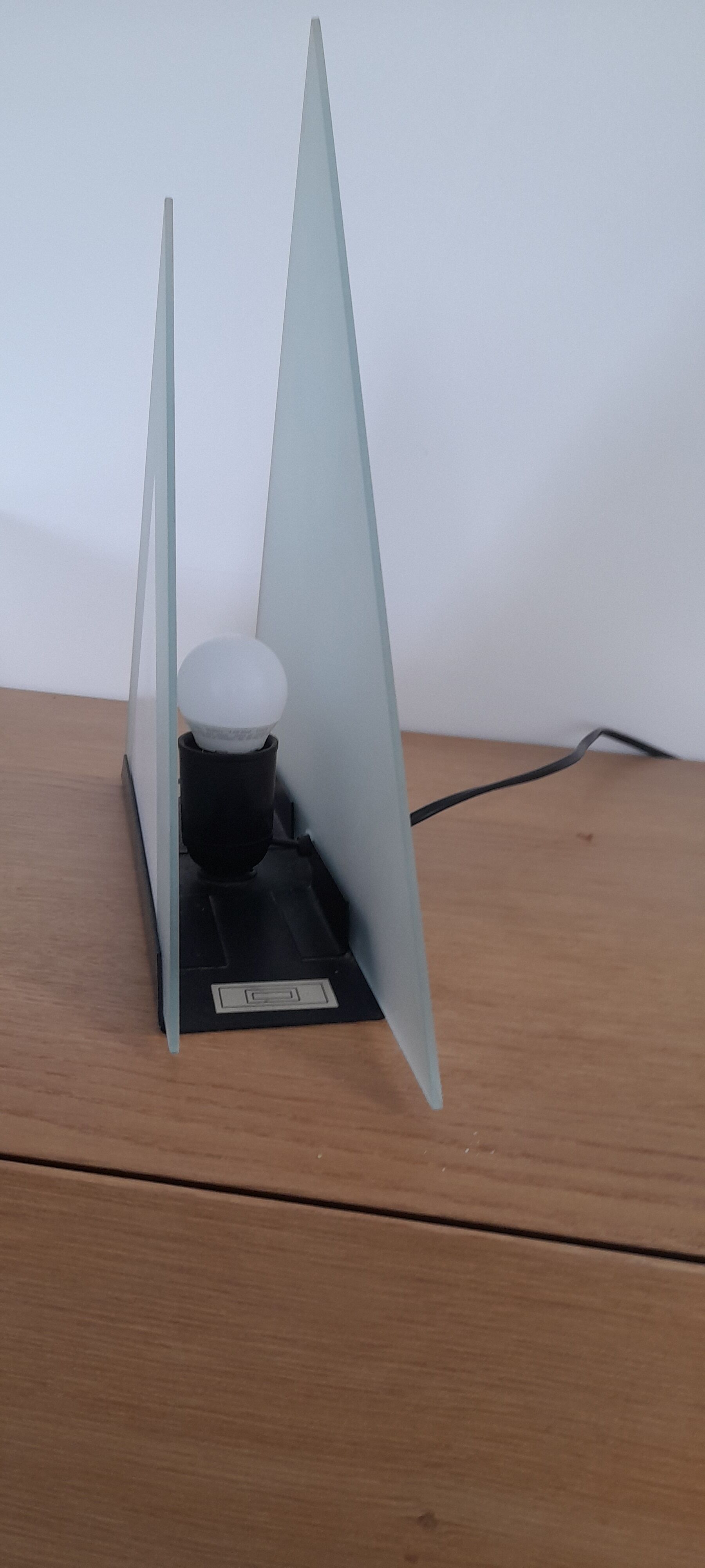 Table lamp to place