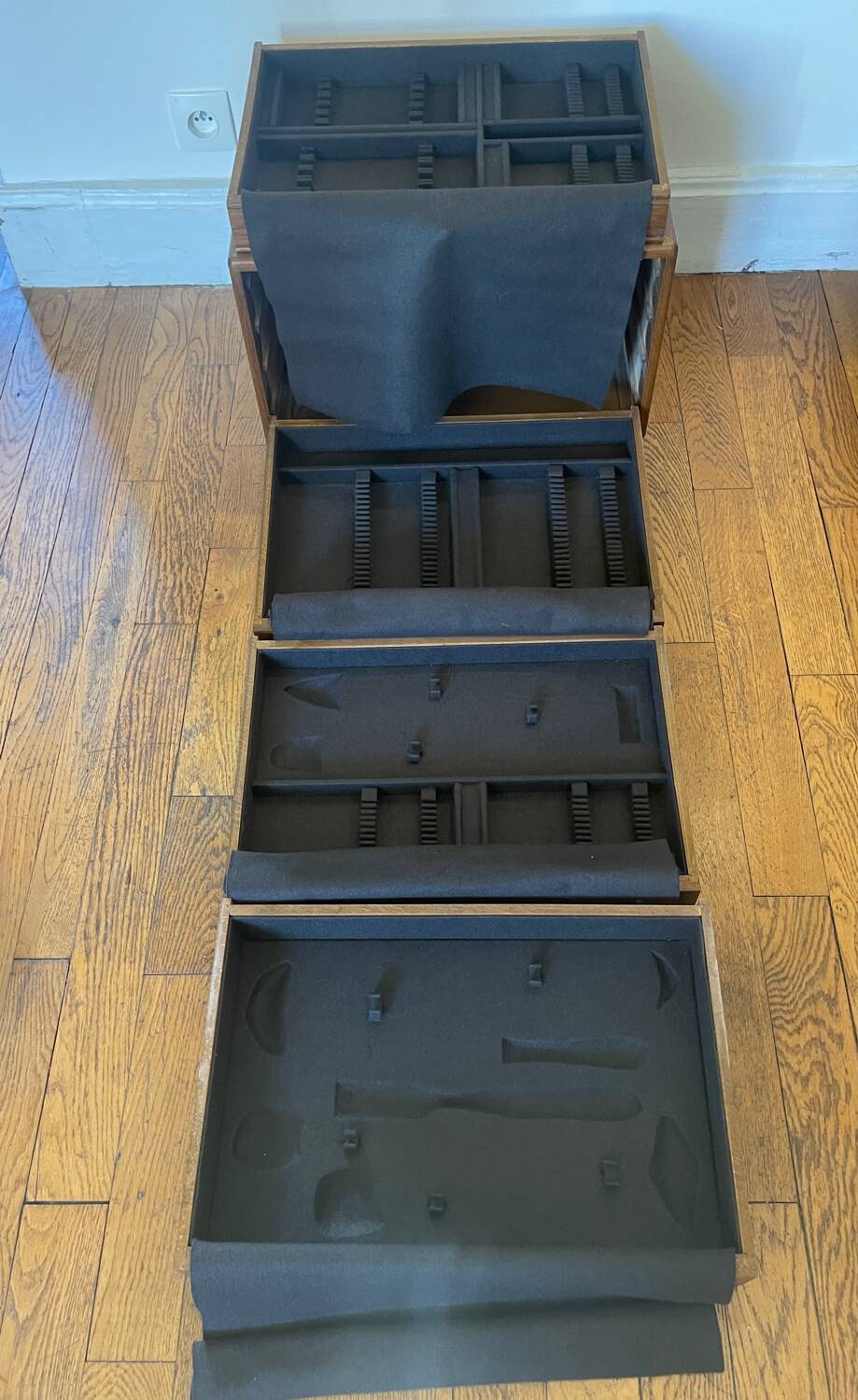 Oak silverware 132 place settings in excellent condition for Christofle Ercuis or others