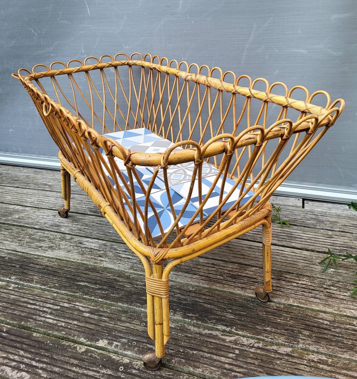 Nursery basket for green plants