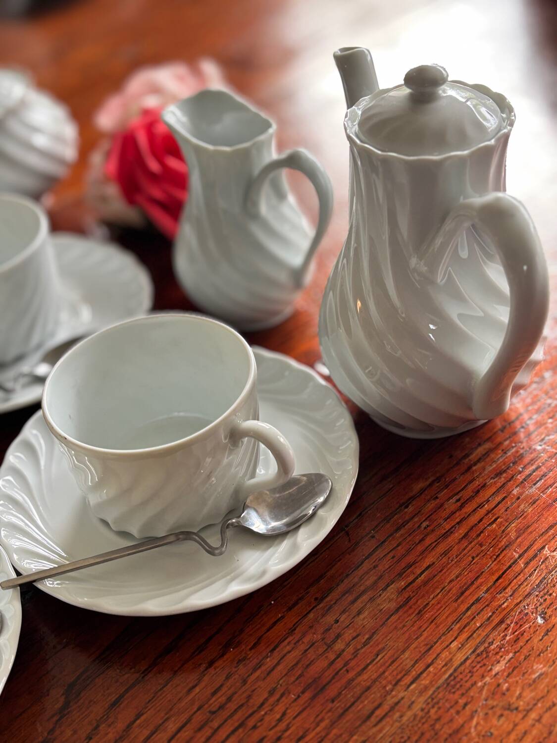 16-piece coffee service Haviland Limoges, excellent condition.