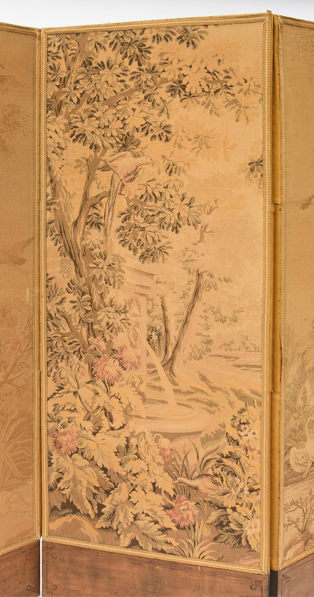 3-panel screen with tapestry decorated with landscape scenes