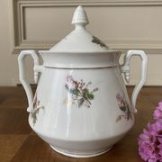 Pot et son couvercle en céramique à fleurs
