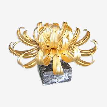Golden metal flower lamp