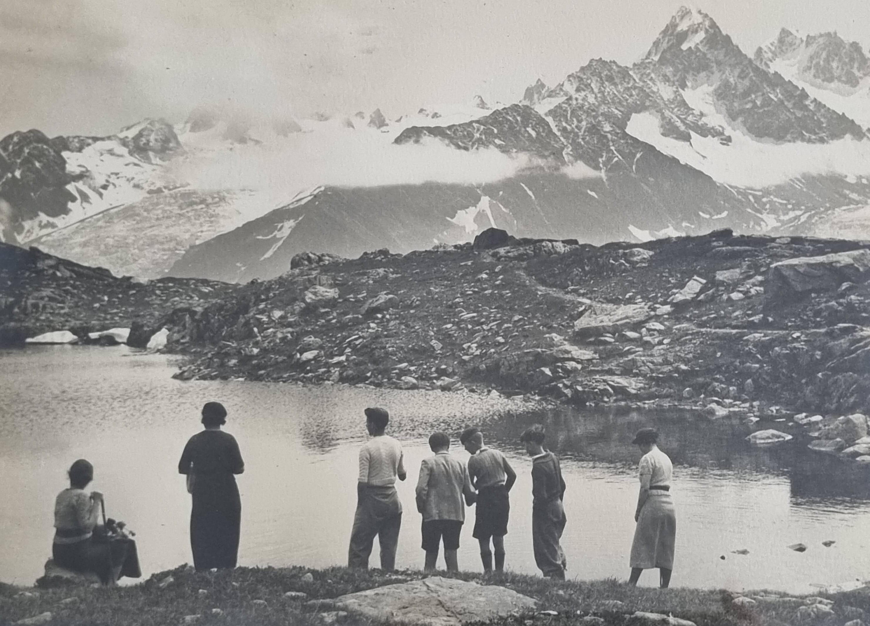 Framed vintage photograph of an alpine lake with hikers, 1930, 36 x 29 cm.