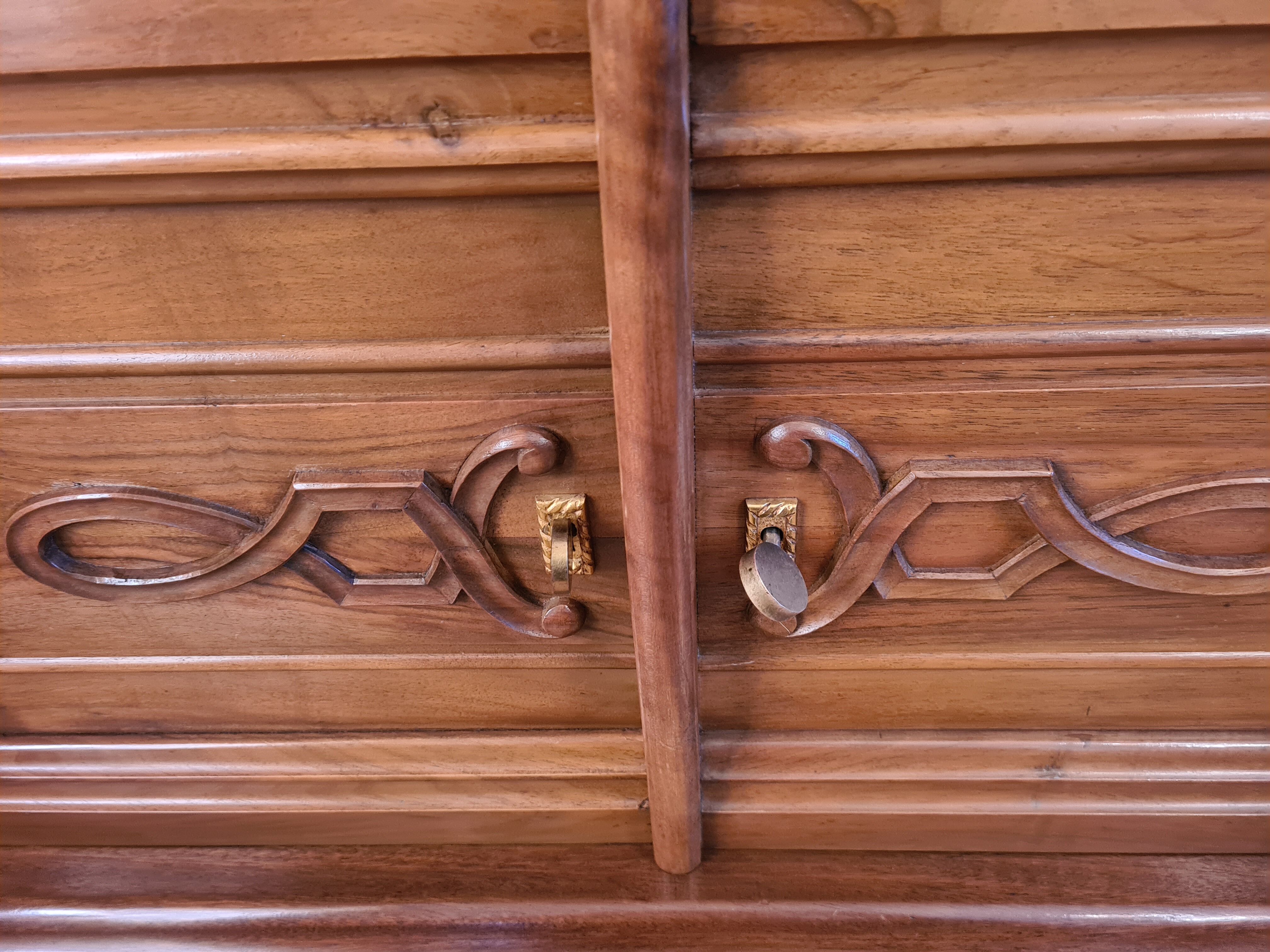 Art Deco walnut glass display case 1930-1940