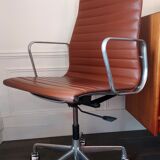 Vintage Eames EA 119 Armchair – High-End Vintage Replica – Alumi