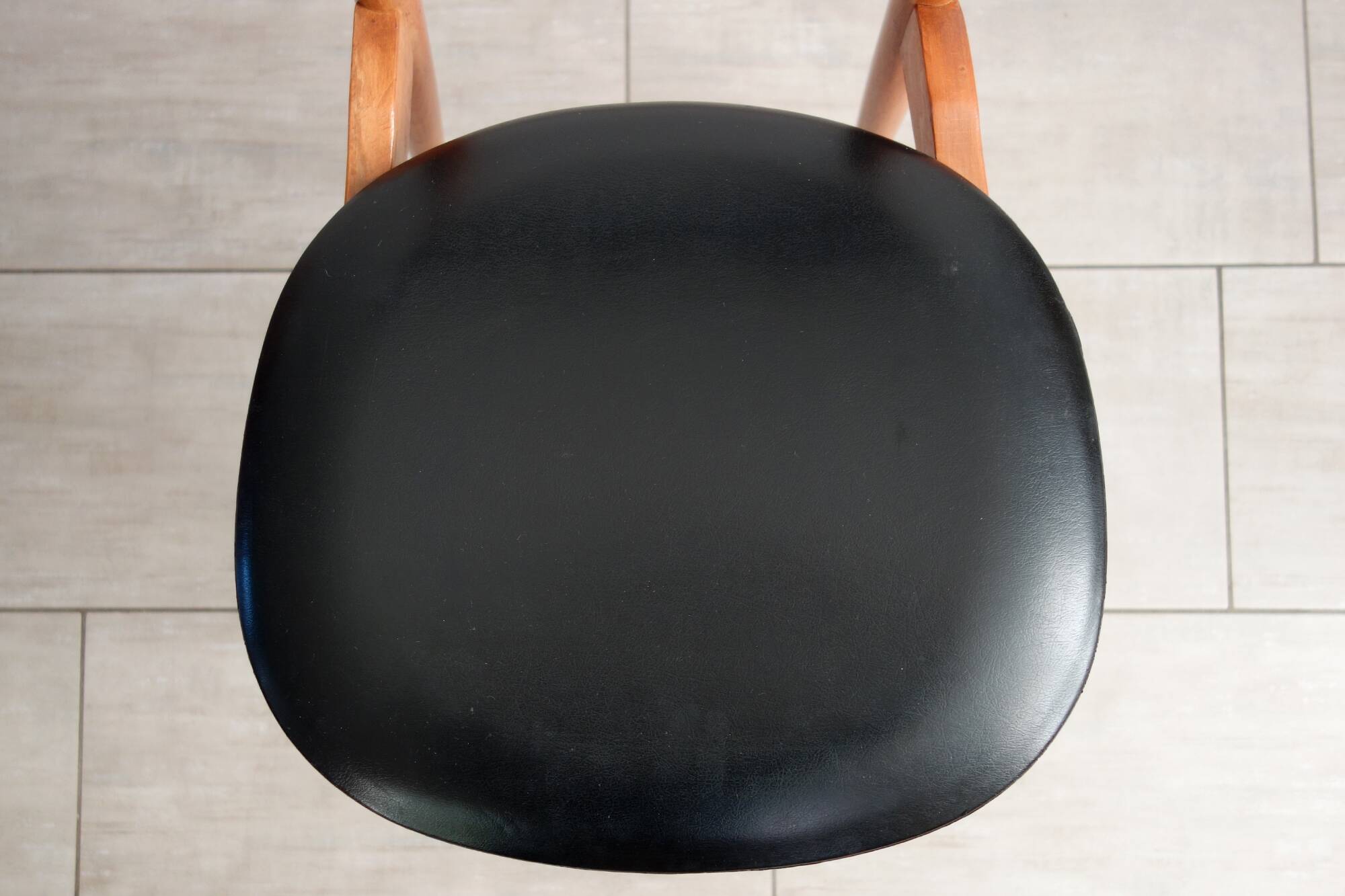 Paire de chaises modèle Licorne de chez Baumann
