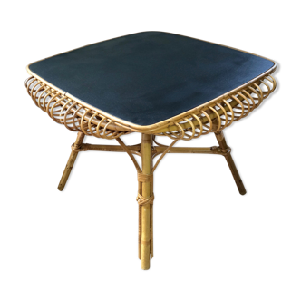 Table basse à boucles en rotin