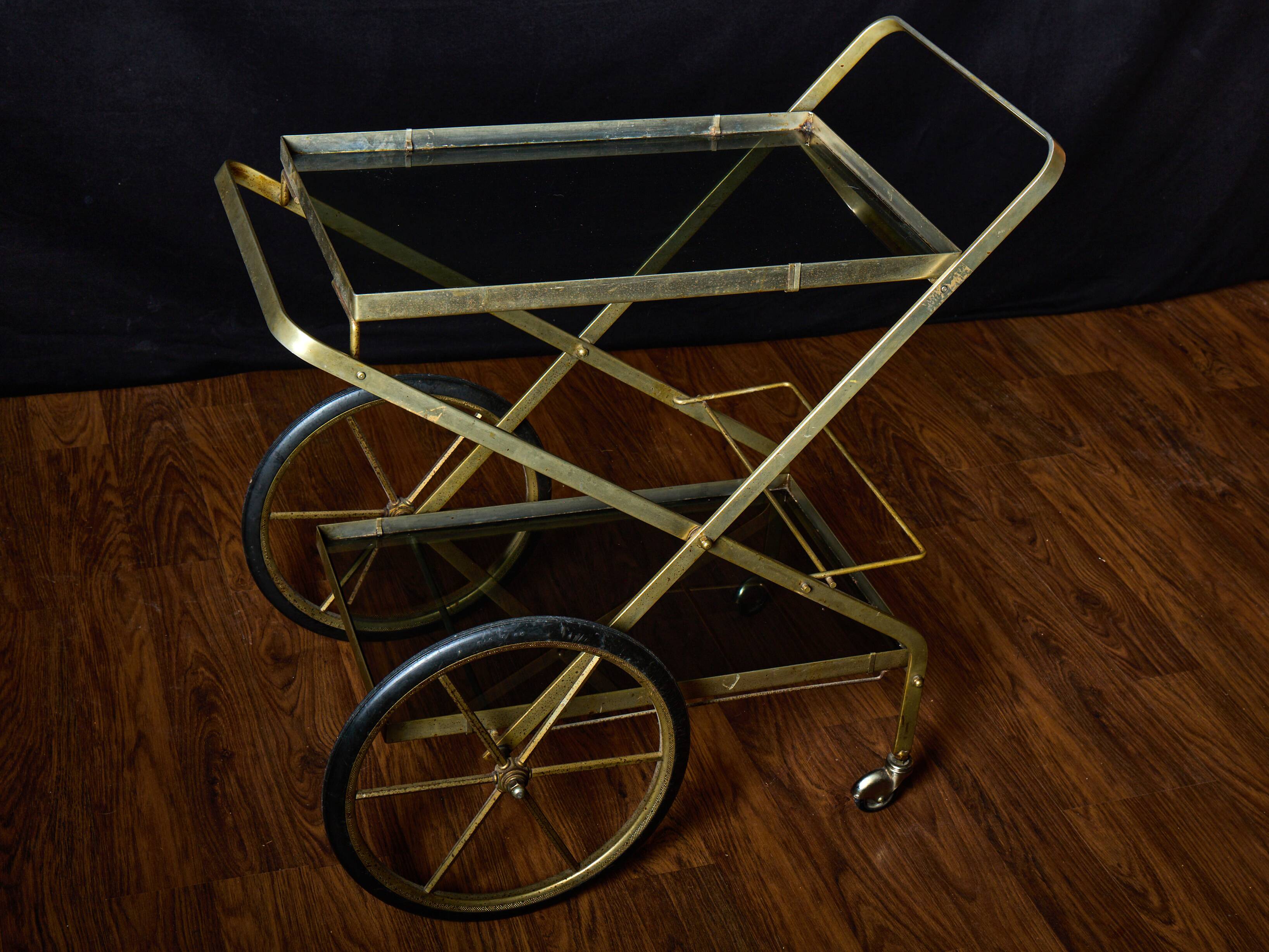 Vintage rolling trolley in gold metal & smoked glass – Retro elegance as