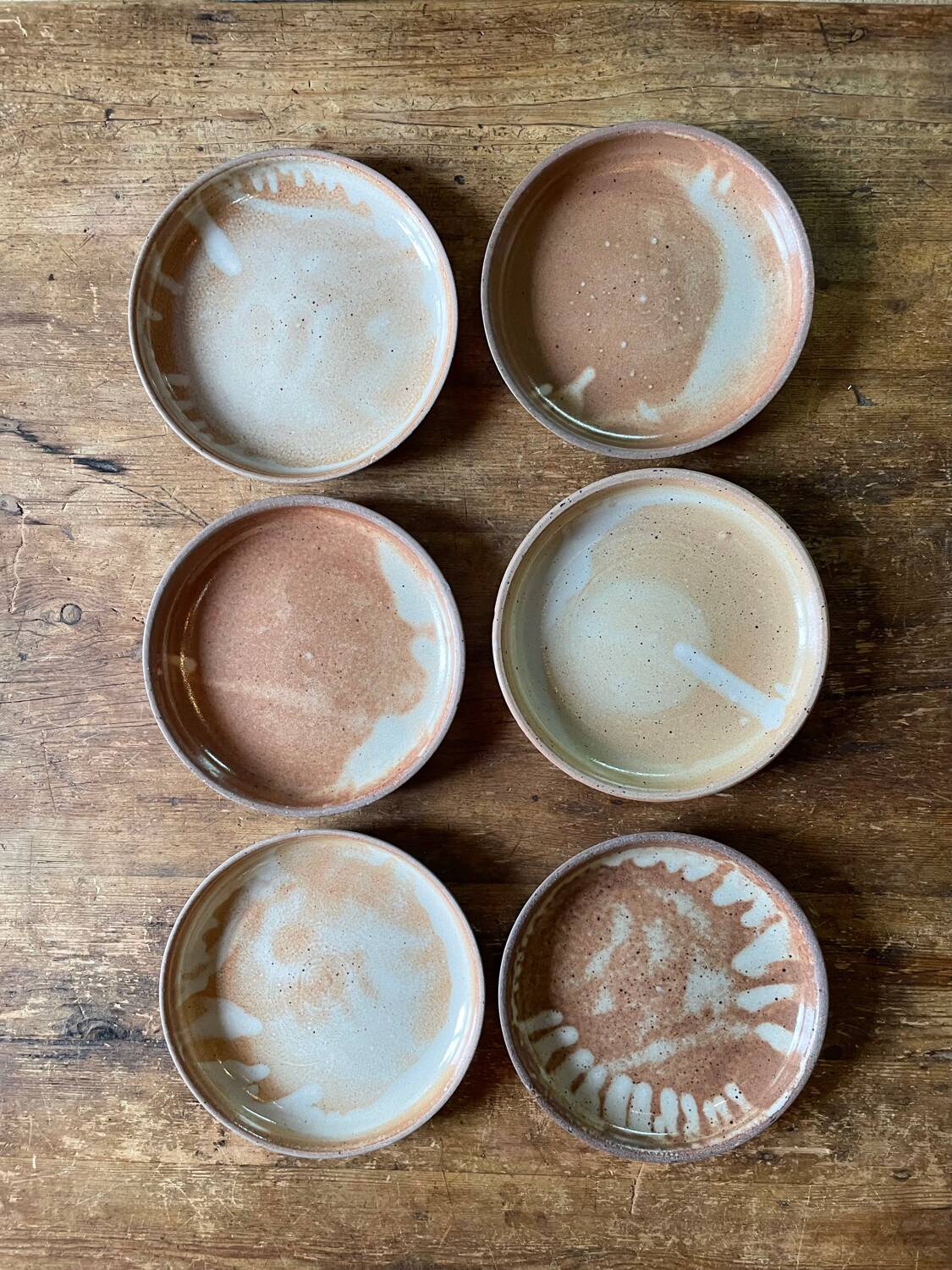 Assiettes en grès vernissé