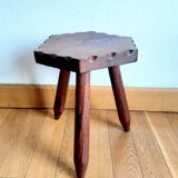 Tabouret tripode brutaliste pieds crayons