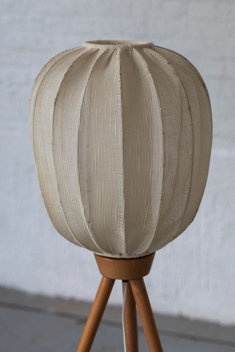 Tripod cocoon floor lamp in wood and lace, Danish design, 1960